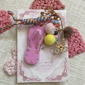 🆕 Flip flop/pom Pom bag charm